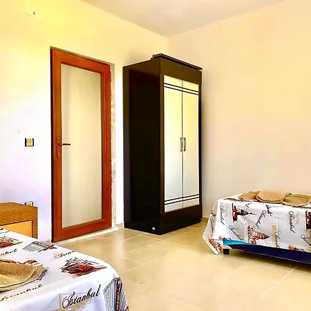 Gera Flora Holiday home *
